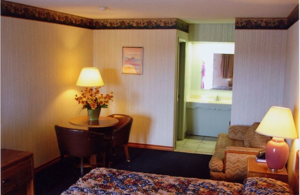 Hillcrest Inn & Suites โอโซนา ห้อง รูปภาพ