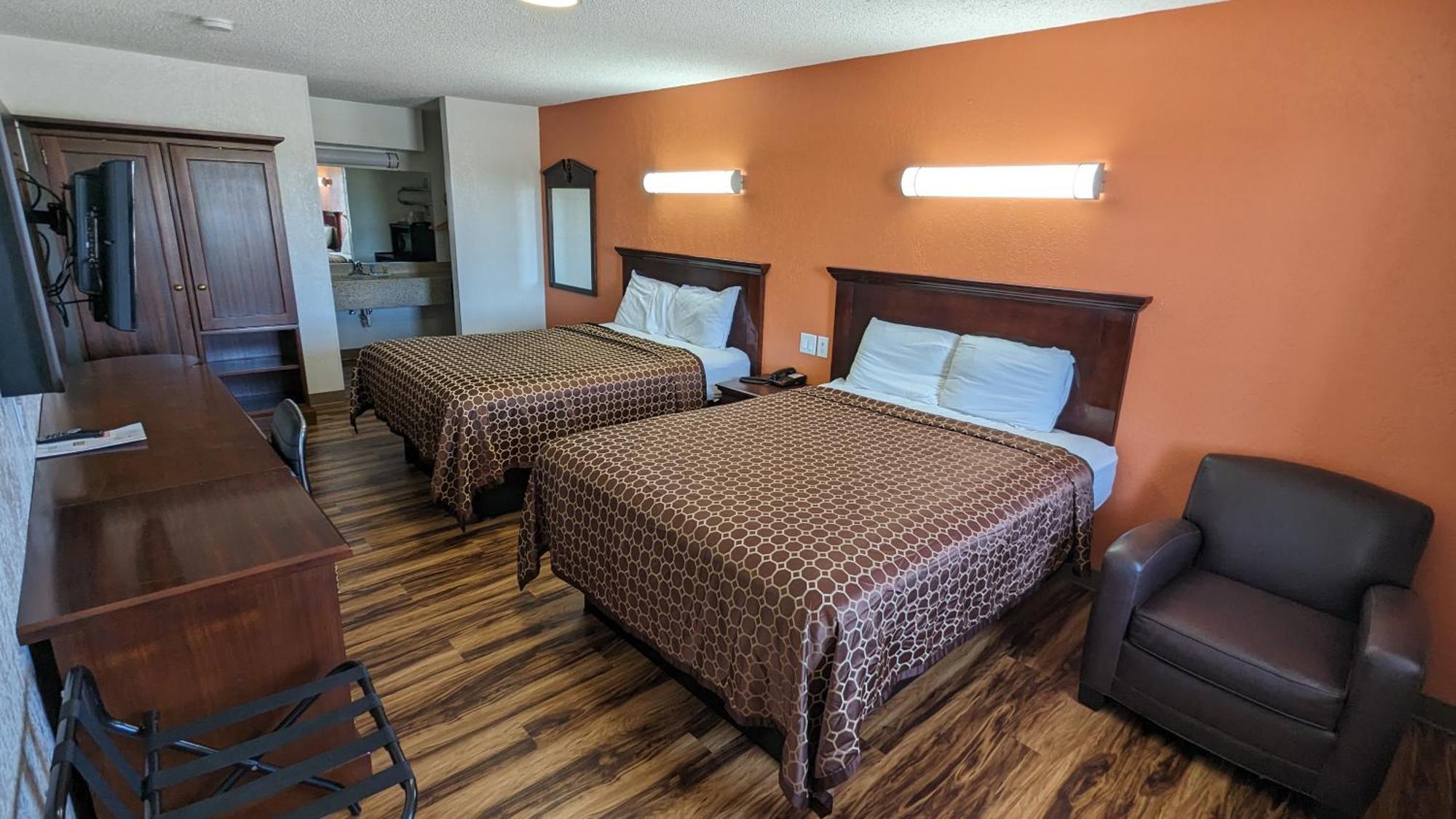Hillcrest Inn & Suites โอโซนา ภายนอก รูปภาพ
