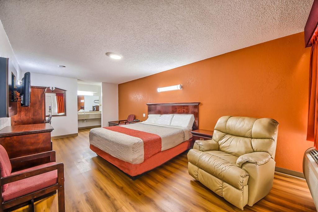 Hillcrest Inn & Suites โอโซนา ภายนอก รูปภาพ